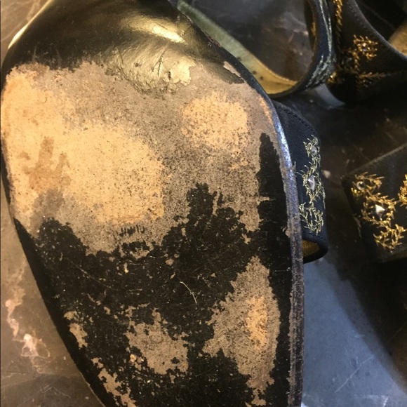 St.John Heels Black 9.5 with Beautiful Design - Picture 11 of 16